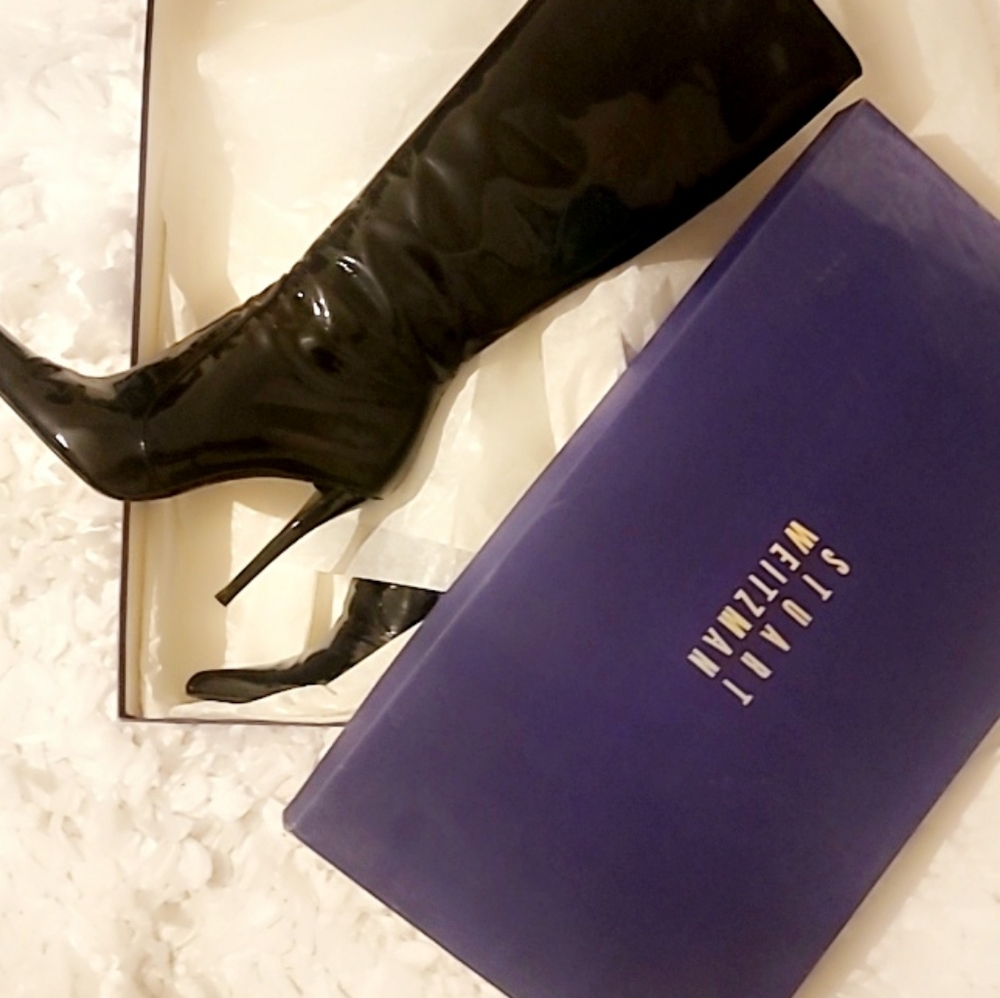 BEAUTIFUL Brand new Stuart Weitzman boots.